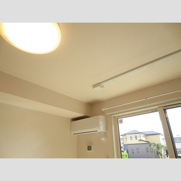 その他 (102　エアコン　照明　室内物干し)