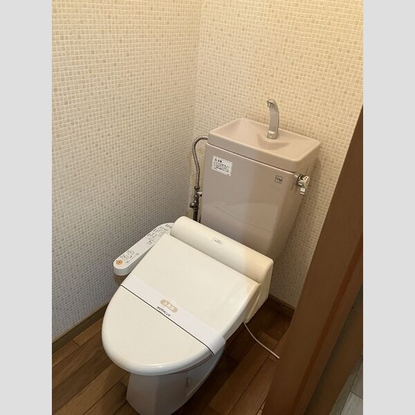 トイレ (102 温水洗浄暖房便座トイレ)