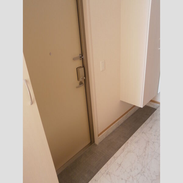 玄関 (A103　玄関内側)