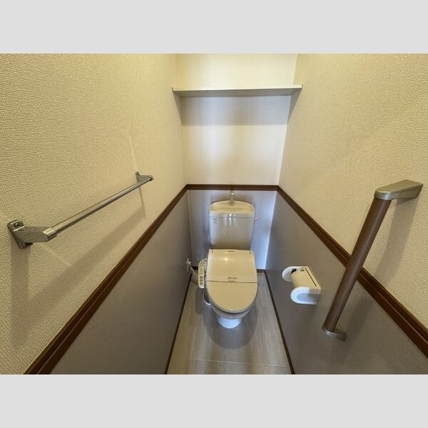 トイレ (B207　温水洗浄暖房便座トイレ)