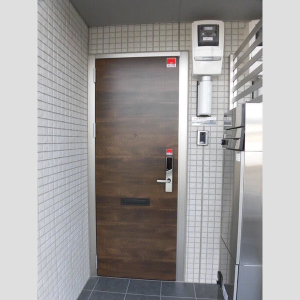 玄関 (103　ICカードキー付き玄関ドア)