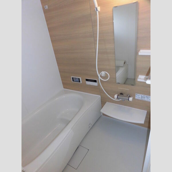 バス (201　浴室)