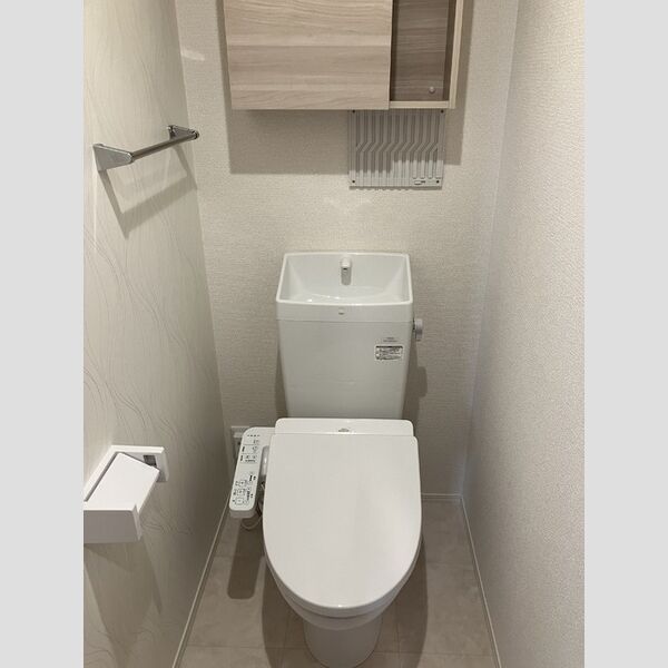 トイレ (303 温水洗浄暖房便座トイレ)