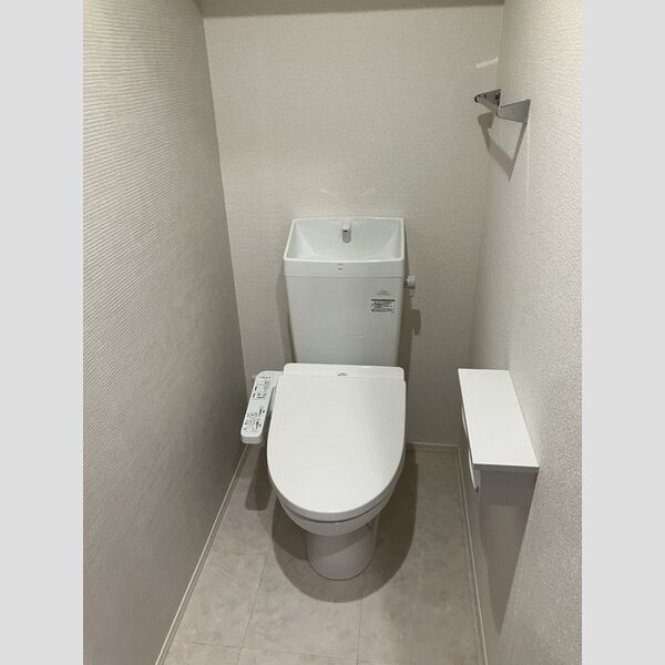 トイレ (203　温水洗浄暖房便座トイレ)