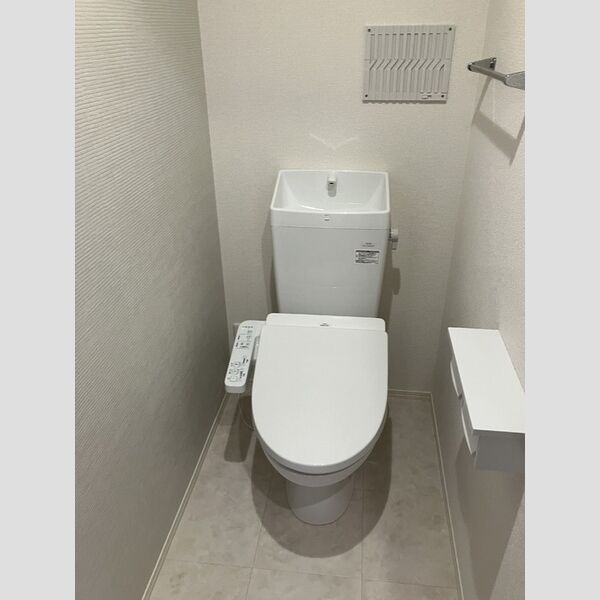 トイレ (301　温水洗浄暖房便座トイレ)