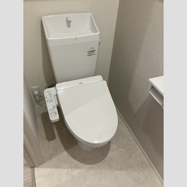トイレ (203　温水洗浄暖房便座トイレ)