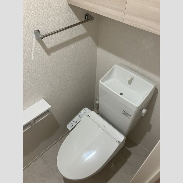 トイレ (201 温水洗浄暖房便座トイレ)