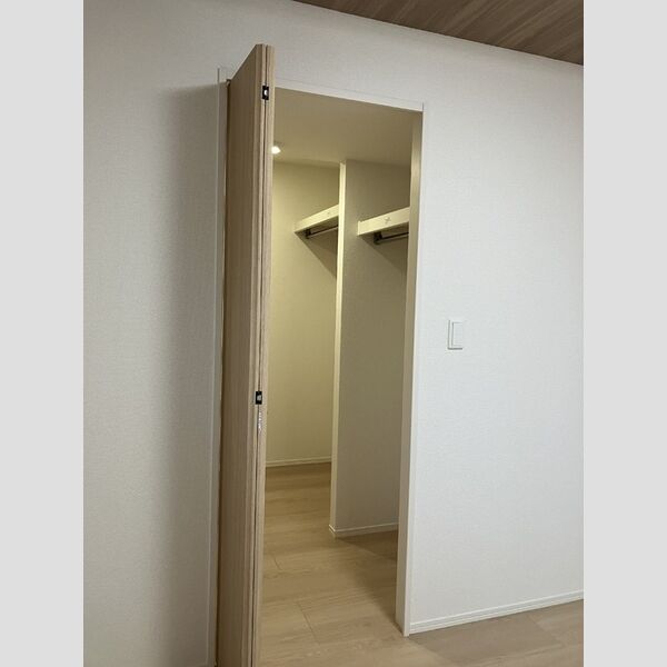 収納 (202 ウォークインクローゼット)