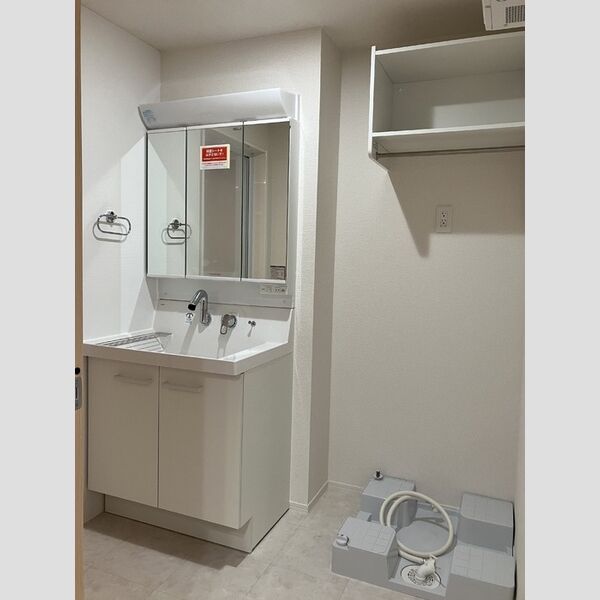 洗面所 (203　洗髪洗面化粧台　洗濯機置き場)
