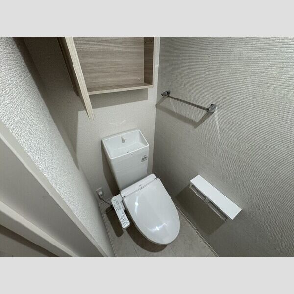 トイレ (101　温水洗浄暖房便座トイレ)