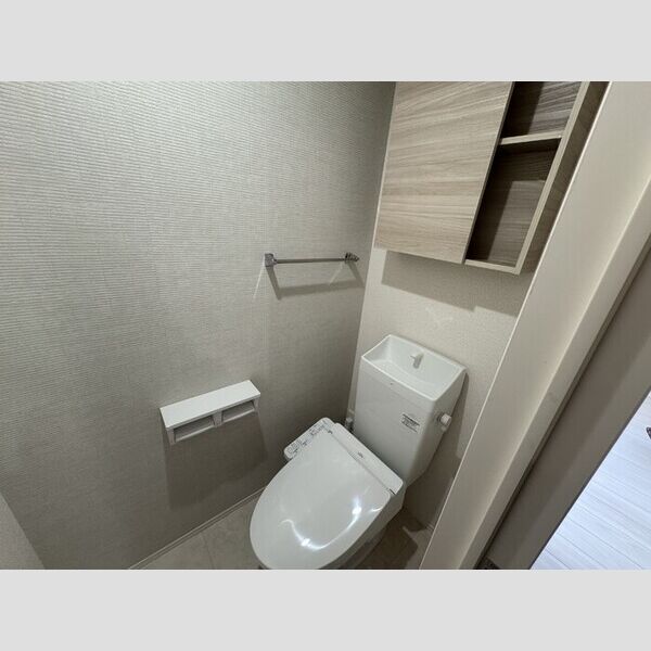 トイレ (102　温水洗浄暖房便座トイレ)