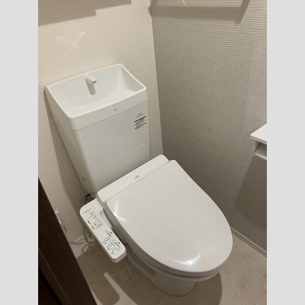トイレ (203　温水洗浄暖房便座トイレ)