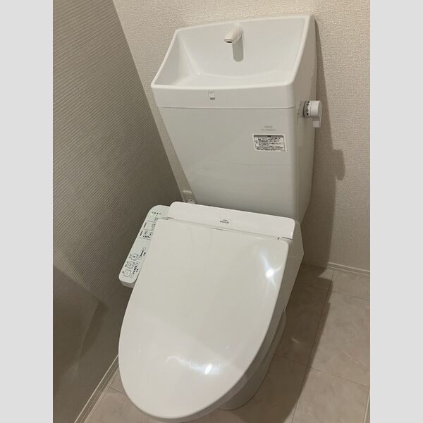 トイレ (302　温水洗浄暖房便座トイレ)