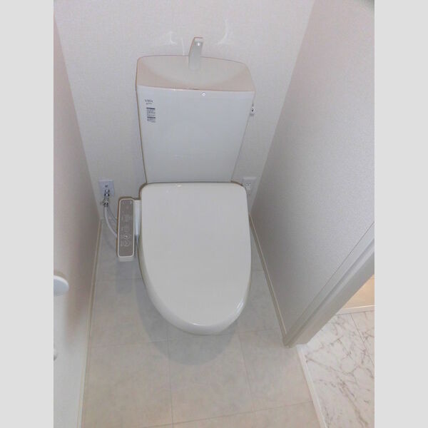 トイレ (B302 温水洗浄暖房便座トイレ)