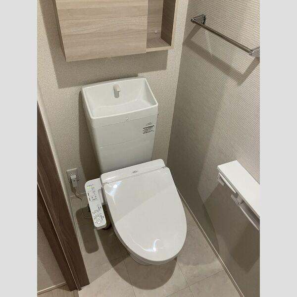 トイレ (102　温水洗浄暖房便座トイレ)