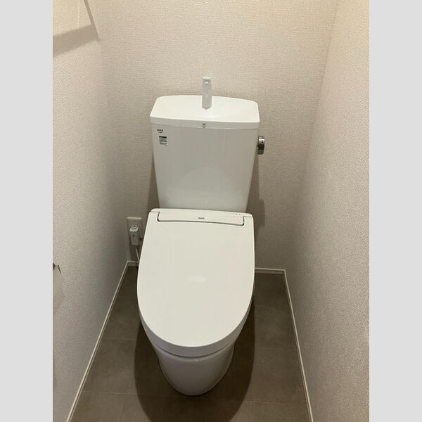 トイレ (301　温水洗浄暖房便座トイレ)