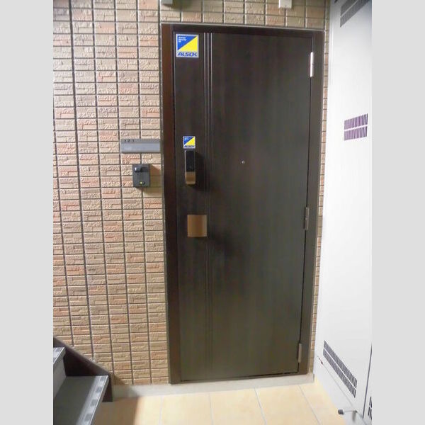 玄関 (103　ICカードキー付き玄関ドア)