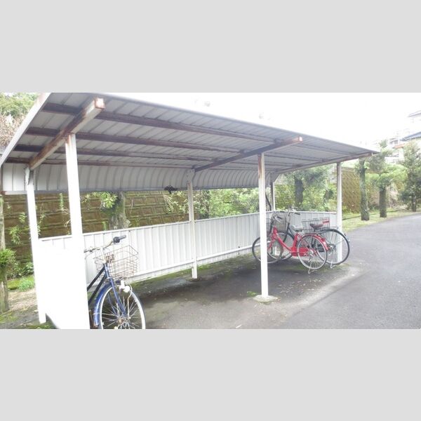 現地周辺 (駐輪場)