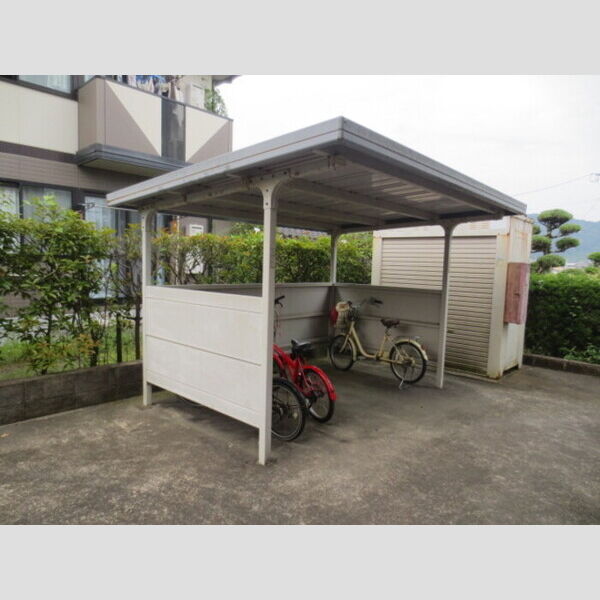 現地周辺 (駐輪場)