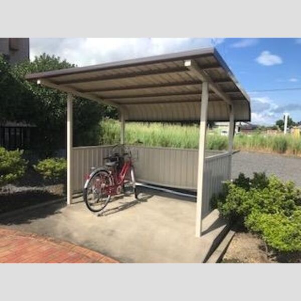 現地周辺 (駐輪場)