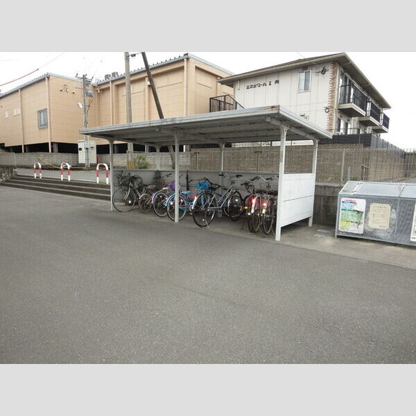 現地周辺 (駐輪場)