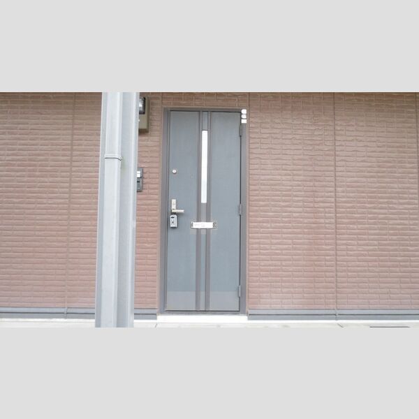 エントランス (101　エントラス)