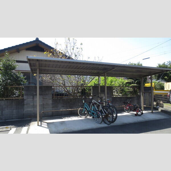 現地周辺 (駐輪場)