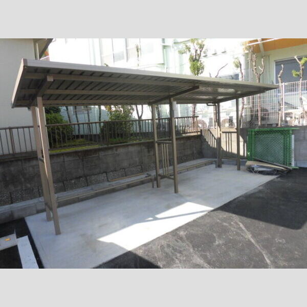 現地周辺 (駐輪場)