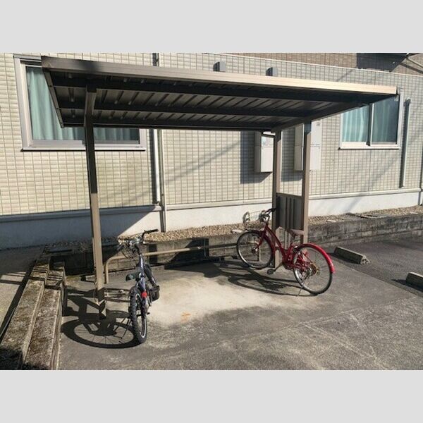 現地周辺 (駐輪場)