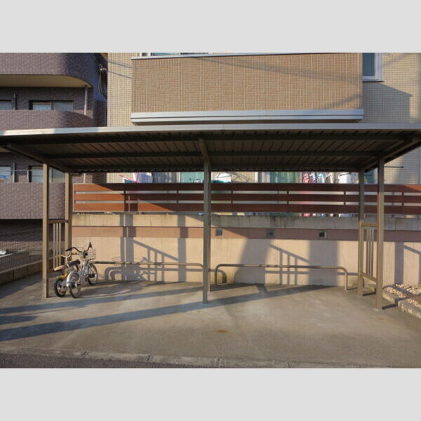 現地周辺 (駐輪場)