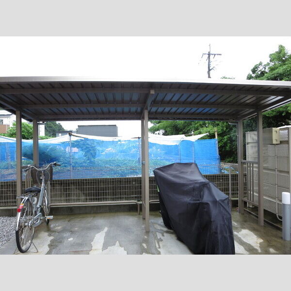 現地周辺 (駐輪場)