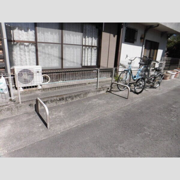 現地周辺 (駐輪場)