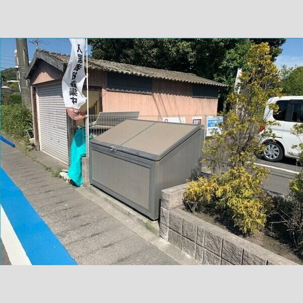 現地周辺 (ゴミ庫)