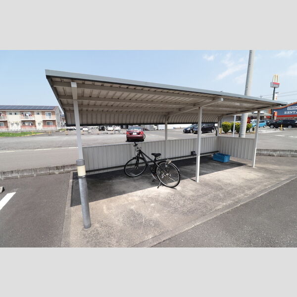 現地周辺 (駐輪場)