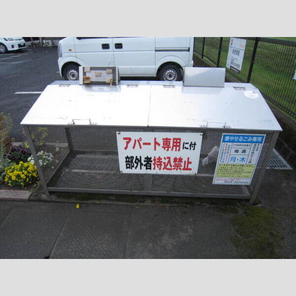 現地周辺 (ゴミ置き場)