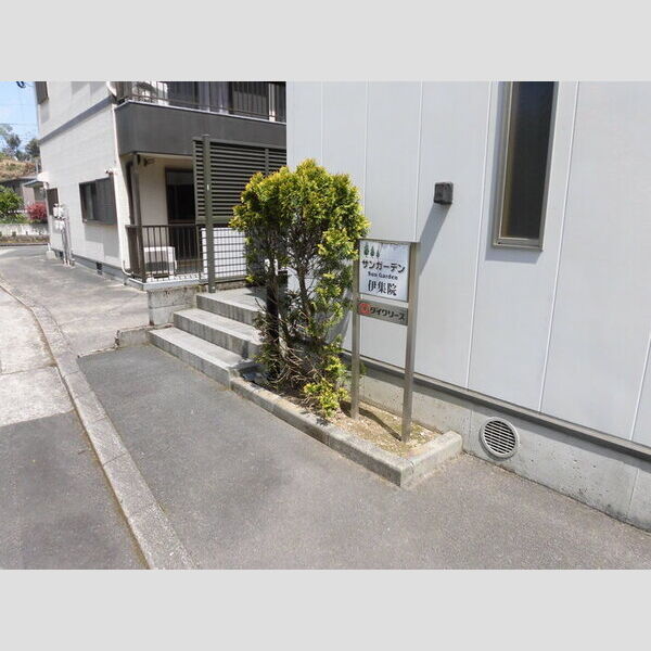 エントランス (エントランス)