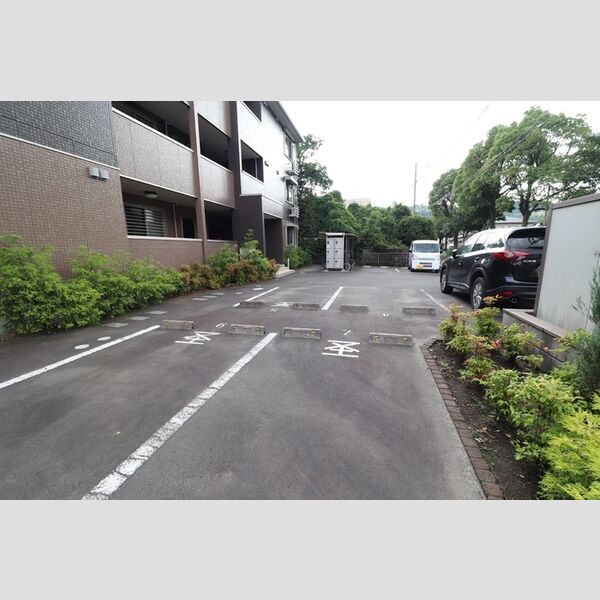 駐車場 (駐車場)