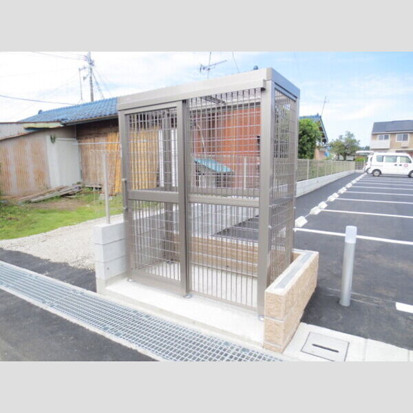 現地周辺 (ゴミ置き場)