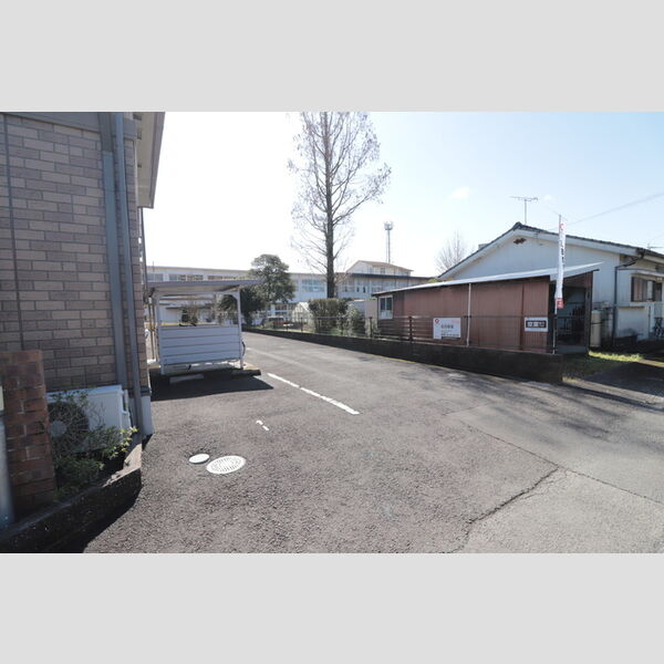 現地周辺 (駐車場入り口)