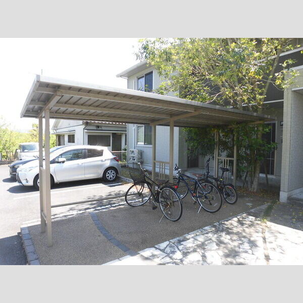 現地周辺 (駐輪場)