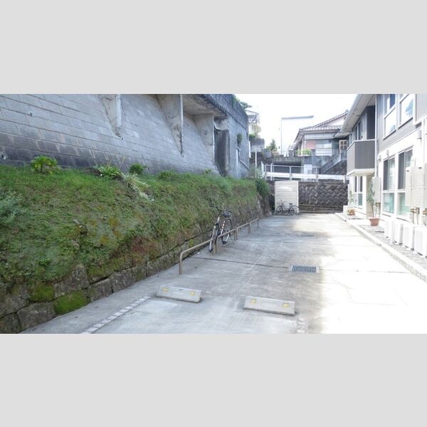 現地周辺 (駐輪場)