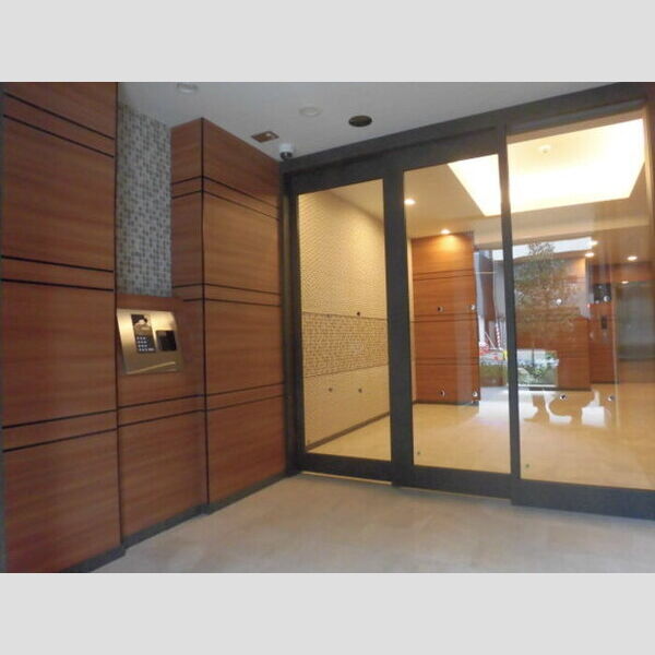 エントランス (エントランス)