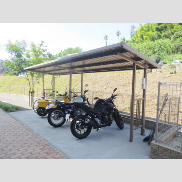 現地周辺 (駐輪場)