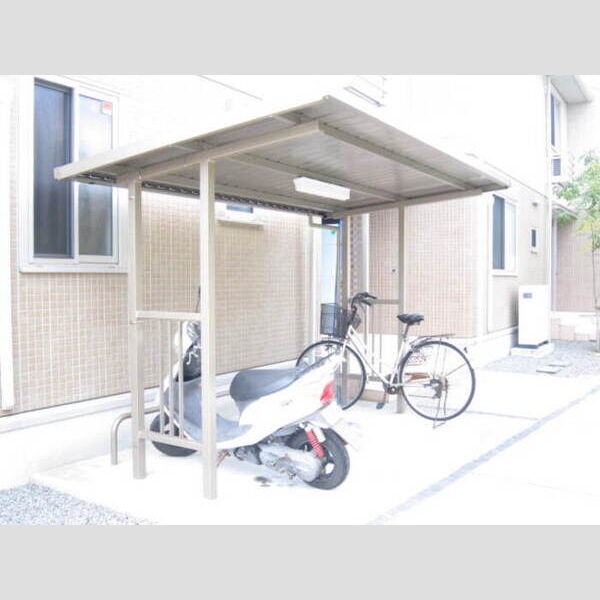 現地周辺 (駐輪場)