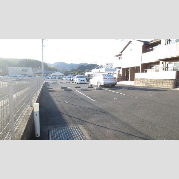 駐車場 (駐車場)