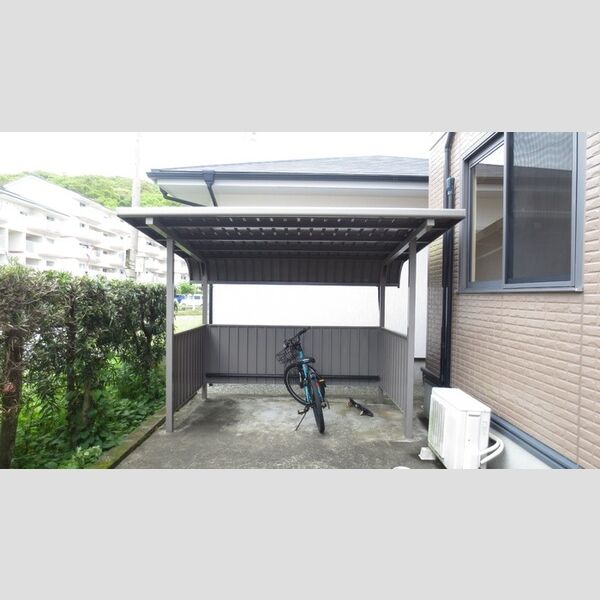 現地周辺 (駐輪場)