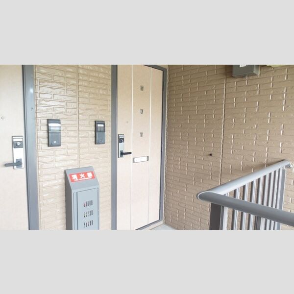 エントランス (202　エントラス)