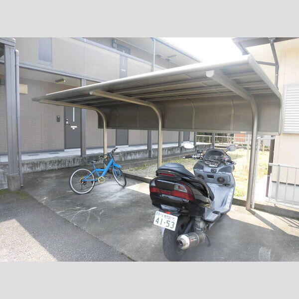 現地周辺 (駐輪場)
