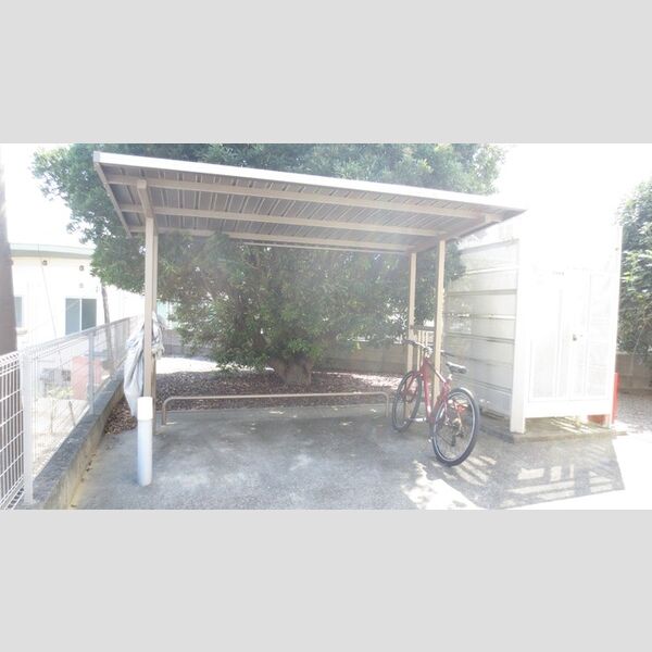 現地周辺 (駐輪場)