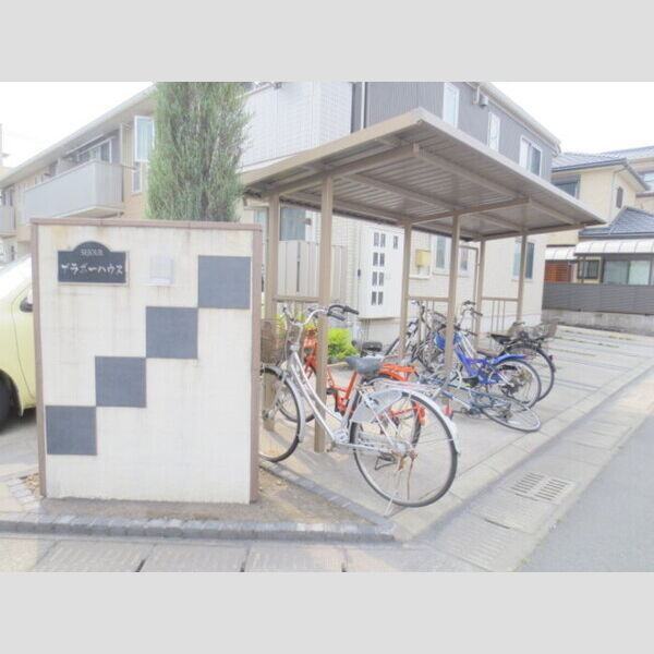 現地周辺 (駐輪場)